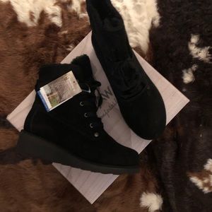 BRAND NEW - BearPaw Krista Boots Black - Size 7